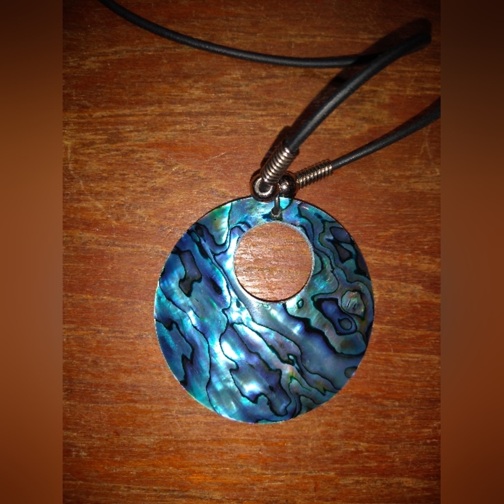 Stunning Vintage Necklace with Blue Abalone Colour Pendant & Matching Ea… - Picture 3 of 7